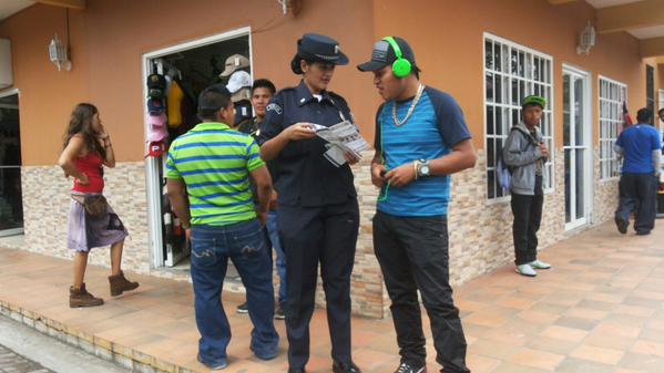 Policía Nacional invita a jóvenes de Boquete a ingresar a la Institución
