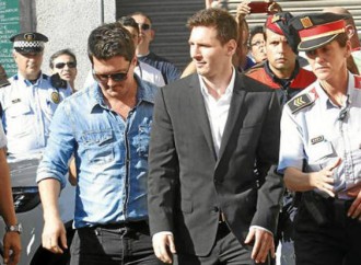 Hacienda pide 22 meses y medio de cárcel para Messi y su padre