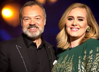 VÍDEO: Adele se imita y sorprende a las participantes de un programa musical