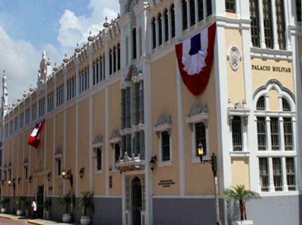 Panamá llama a la «solidaridad del continente americano» para resolver situación migratoria de cubanos