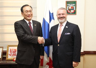 Ministro Milton Henríquez, se reúne con embajador de China