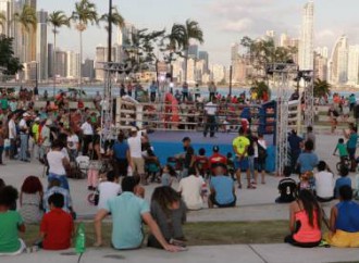 Segunda jornada de boxeo aficionado y voleibol de playa en la Cinta Costera