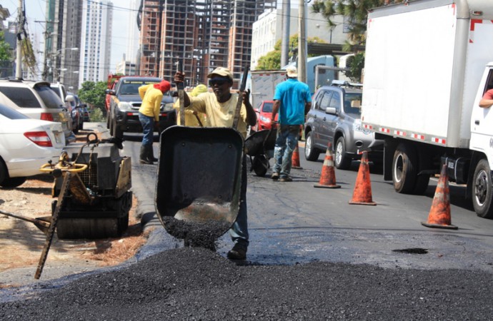 330 toneladas de asfalto caliente fueron colocadas en Parque Lefevre y Panamá Viejo ésta semana