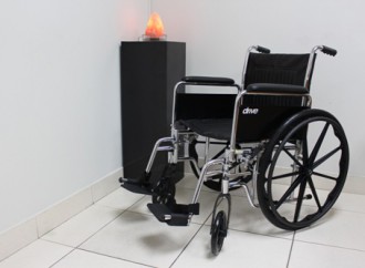 Lotería Nacional de Beneficiencia dona silla de ruedas para eventualidades de usuarios y servidores públicos de Mitradel