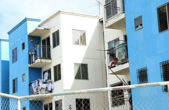 Apartamentos con afectaciones en Curundú serán objeto de evaluaciones técnicas