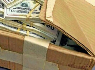 Autoridad de Aduanas retiene USD$140 mil ocultos en cajetas