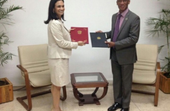 Panamá y Trinidad & Tobago suscriben convenio para fortalecer relaciones económicas y comerciales