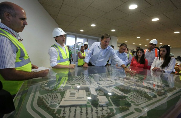 Presidente Varela supervisa avances del 45% de los trabajos en Ciudad de la Salud