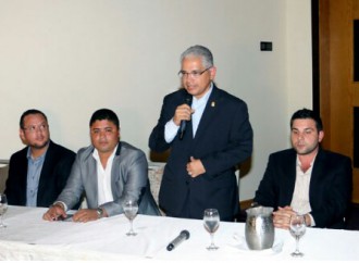 Directiva de la Liga Provincial de Panamá Metro otorgó certificado de reconocimiento al Alcalde José Blandón