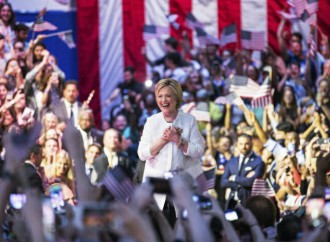 Hillary Clinton ofrece un «liderazgo firme» para enfrentar a su contraparte