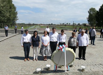 Presidente y Vicepresidenta rinden tributo a la memoria de las víctimas del Holocausto