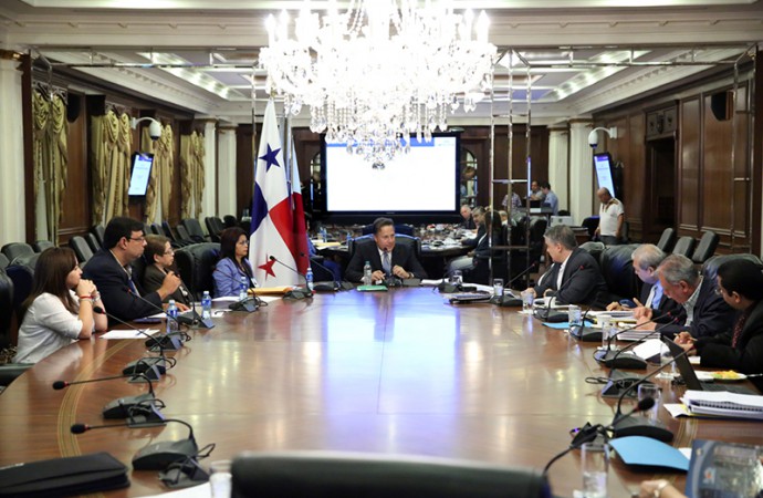 Presidente Varela sanciona leyes que benefician la salud de la población