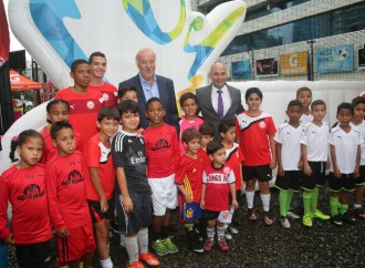 Vicente Del Bosque dicta clínica a nueva generación de futbolistas