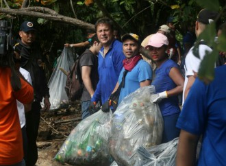 Presidente Varela acompaña a atletas de Olimpiadas Especiales y apoya limpieza de playas