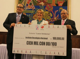 Instituto Oncológico Nacional recibe aporte económico del Despacho Primera Dama