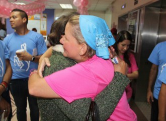 Primera Dama comparte junto a pacientes con cáncer en el Día de Dar en el ION