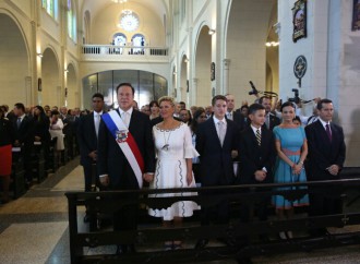 Presidente Varela y su equipo de Gobierno rinden honor a la Patria