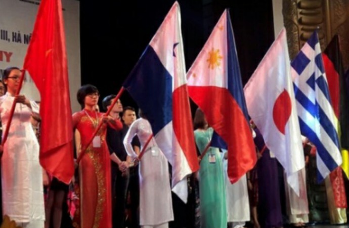 Grupo de Danza Dalecuero participó con éxito en Festival Internacional de Teatro Experimental en Vietnan