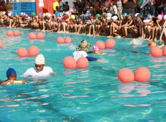 Niños, Jóvenes y Adultos participan en programas de natación este Verano 2017