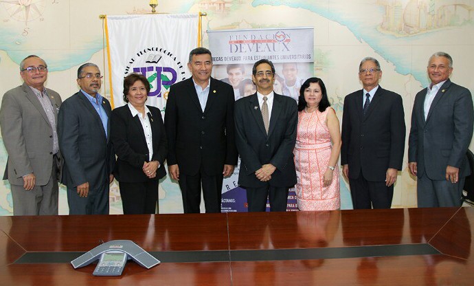 UTP y Fundación Deveaux firman convenio para promover la educación y ciencia en Panamá