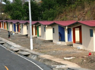 Familias de la comunidad Guna Nega en Ancón reciben viviendas