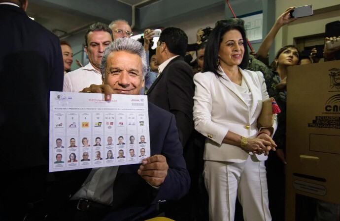 Oficialista Lenín Moreno lidera resultados en elecciones de Ecuador