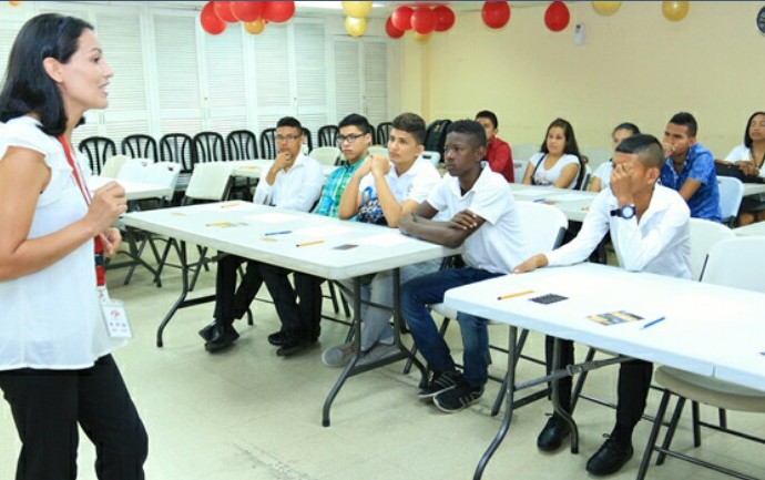 Programa Padrino Empresario abre oportunidad a jóvenes que se unirán a la empresa Franquicias Panameñas, S.A.