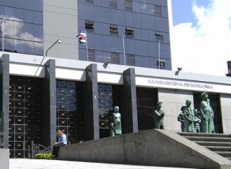 Costa Rica deja atrás el pago en efectivo con creciente menú de bancarización