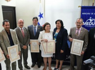 CONEAUPA entregó Certificado de Acreditación de Carreras a Universidades panameñas