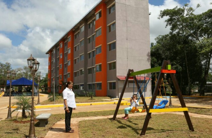 Presidente Varela entrega soluciones habitacionales para beneficio de 1,500 personas en Coclé