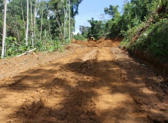 MOP inició trabajos para rehabilitación del camino Quebrada Canela en Bocas del Toro