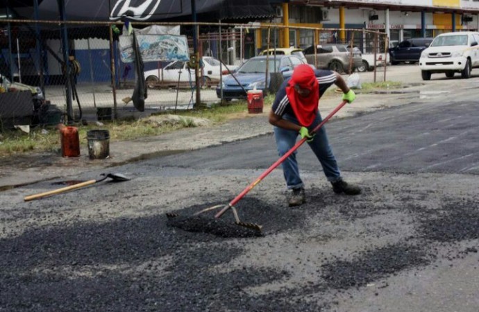 MOP fortalece plan operativo para rehabilitación de calles de la ciudad capital