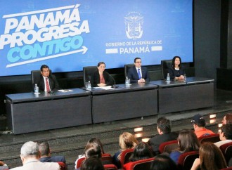 Ministra Romero presentó informe de gestión de los 3 años de administración