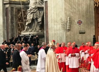 Papa Francisco impuso el birrete colorado a nuevos cardenales