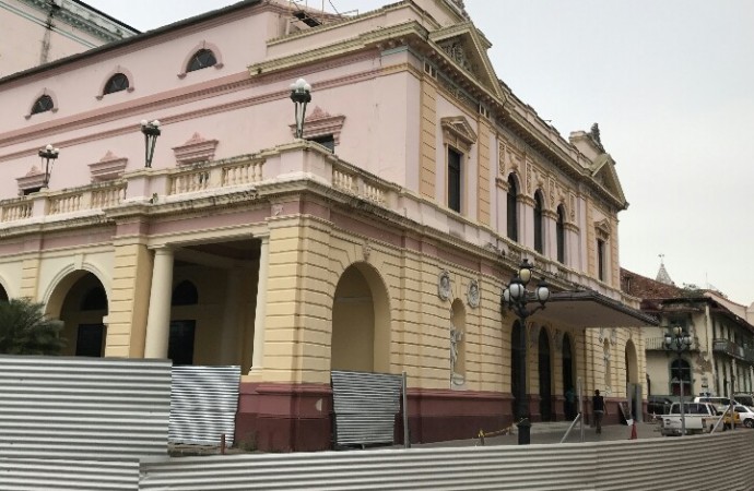 Avanzan los trabajos de remodelación del Teatro Nacional de Panamá