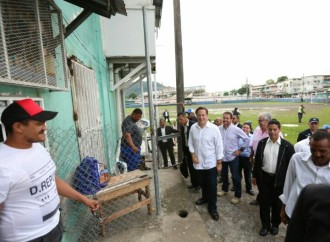 Familias de El Chorrillo recibieron viviendas de mano del Presidente Varela