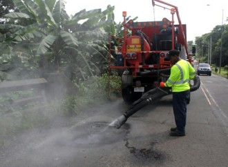 MOP realizó trabajos de mantenimiento vial en la carretera Madden – Chilibre