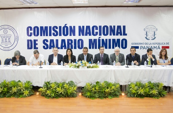 Ministro Carles exhorta al diálogo y consenso en revisión de salario mínimo
