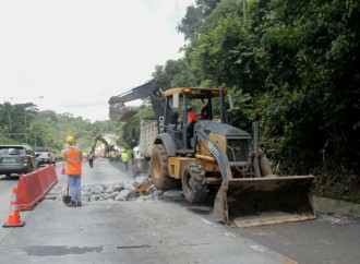Trabajos de reposición de losas en carretera Centenario tardarán apróximadamente un año