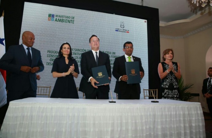 Presidente Varela ratifica compromiso con gestión ambiental al sancionar ley que crea incentivos forestales