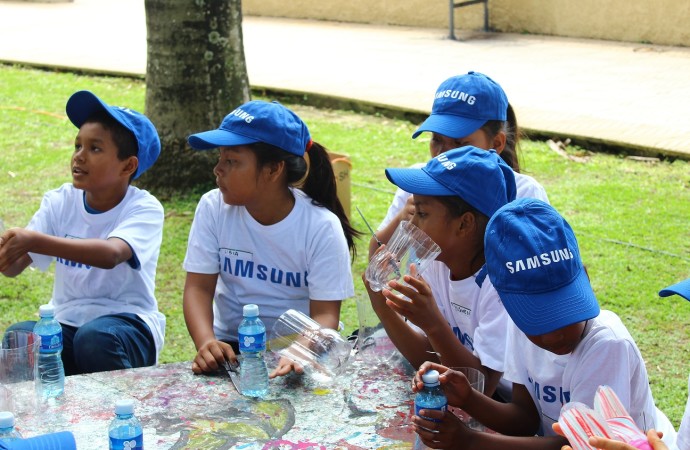 Samsung continúa impulsando el Mes Global del Voluntariado con la limpieza de playa