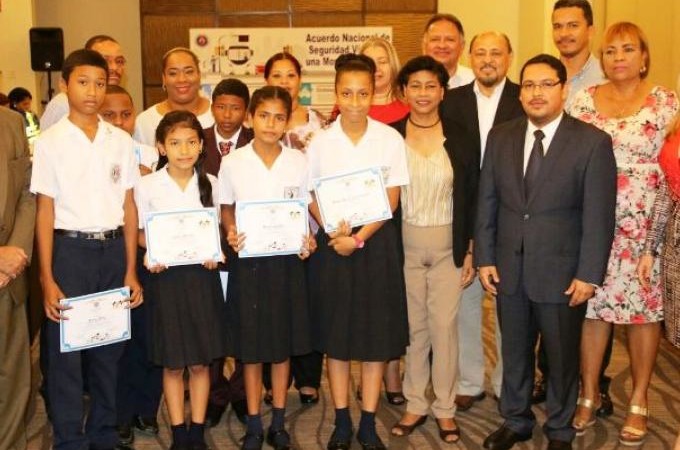 ATTT agasaja a niños del Primer Concurso de Oratoria de Seguridad Vial