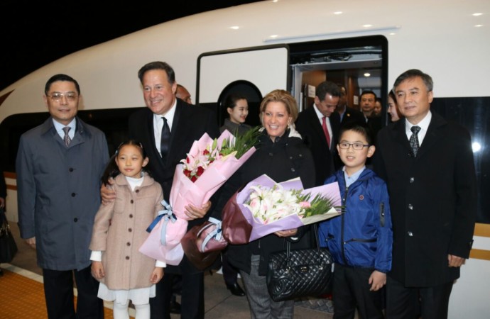 China respalda a Panamá en iniciativa de un sistema de transporte ferroviario