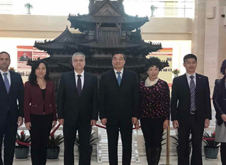 Ministro De La Guardia se reúne con actores del sector bancario chino