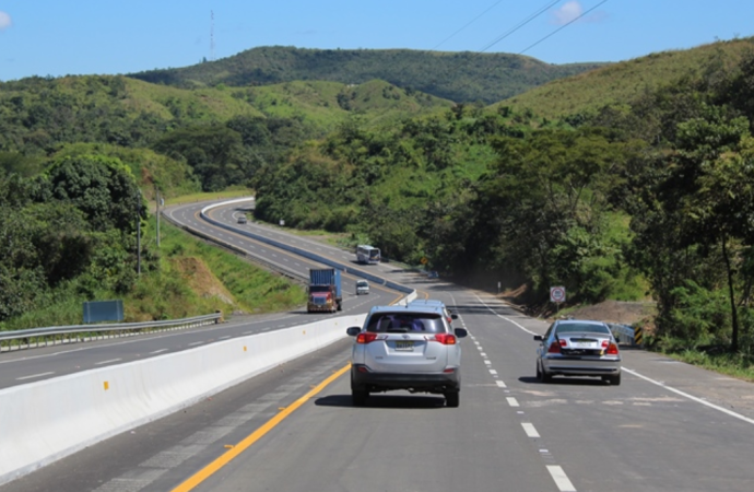 Autoridades habilitan a 4 carriles los 185 kilómetros de la carretera Santiago-David