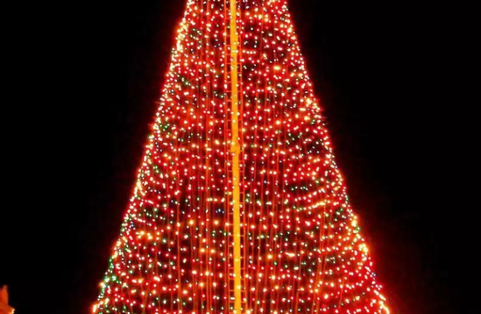 Comunidad de El Cristo de Aguadulce inició la navidad con el encendido del árbol más grande de Centroamérica
