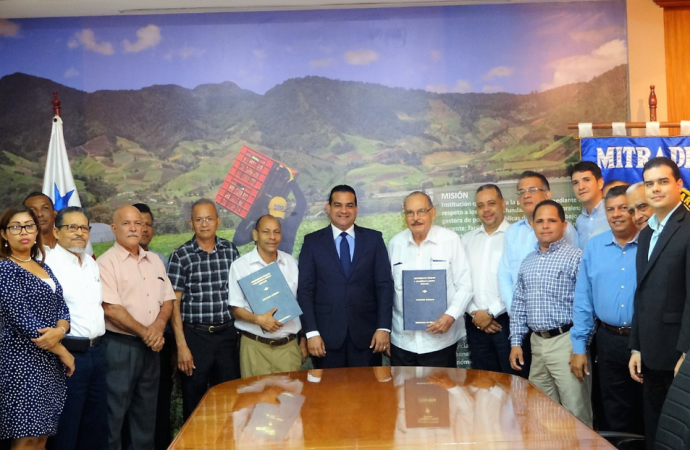 MITRADEL ratifica convención colectiva de Grupo Melo y SITRAMECA