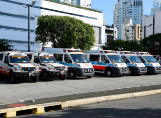 Ministro Carlos Rubio participa en entrega de 6 Ambulancias nuevas a SUME 911