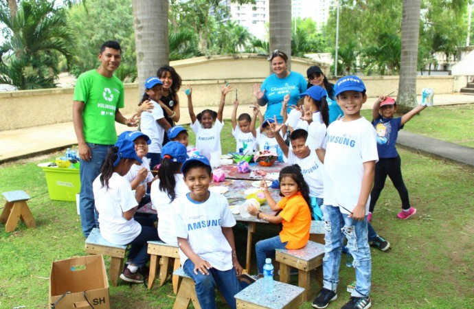 Samsung transmite la alegría de dar y compartir durante el Día Internacional de los Voluntarios