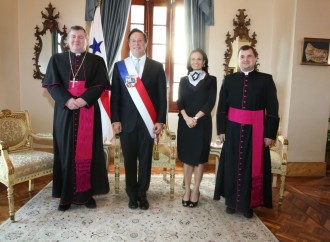 Presidente Varela recibe cartas credenciales de Nuncio Apostólico, Miroslaw Damczyk
